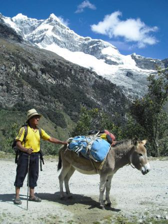 Mauricio et le porteur.JPG